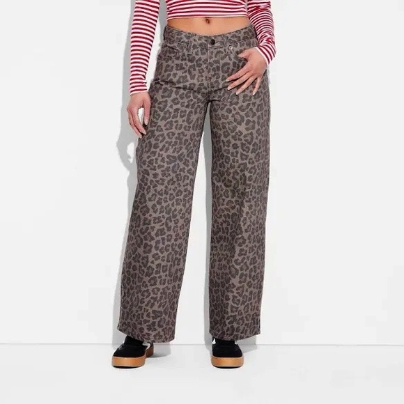 Wild Fable Women's Low-Rise Wide Leg Baggy Jeans Leopard Print - Picture 1 of 7